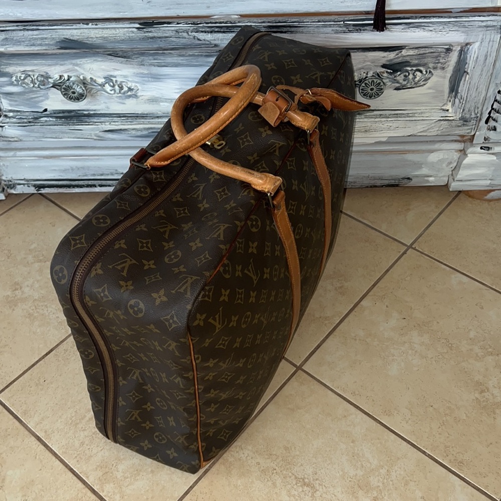 Authenticated Louis Vuitton monogram travel bag unisex